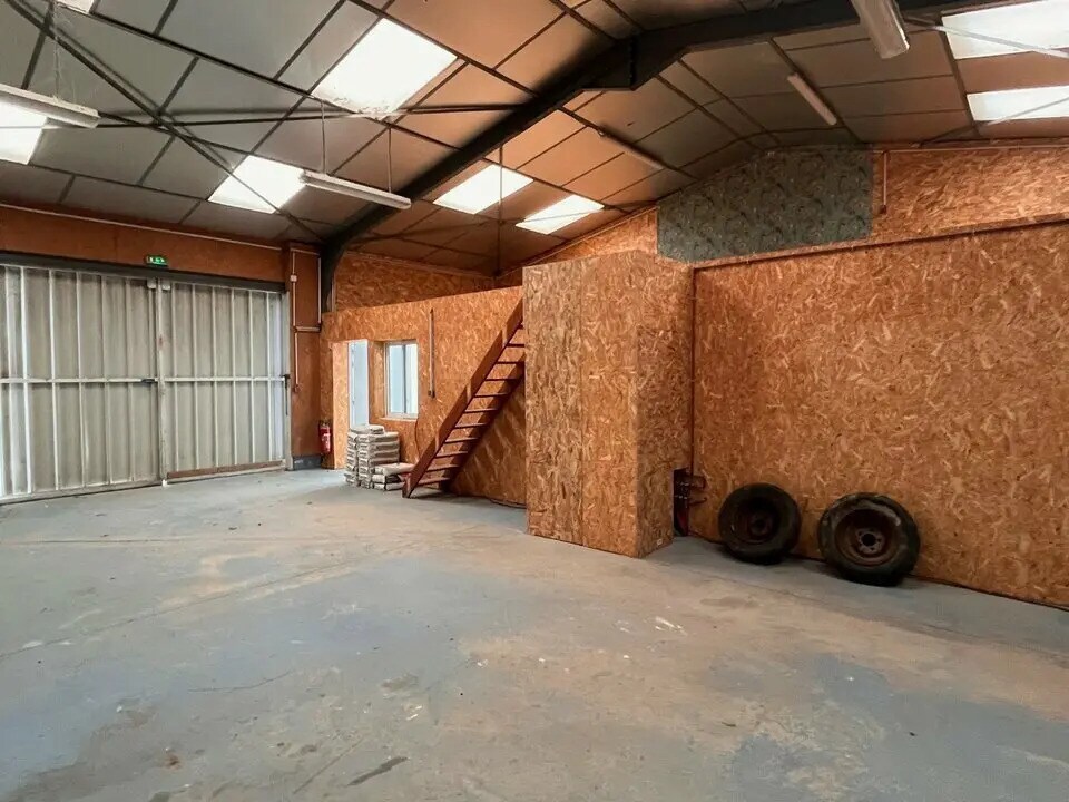 Office in Vannes for lease Interior Photo- Image 1 of 4