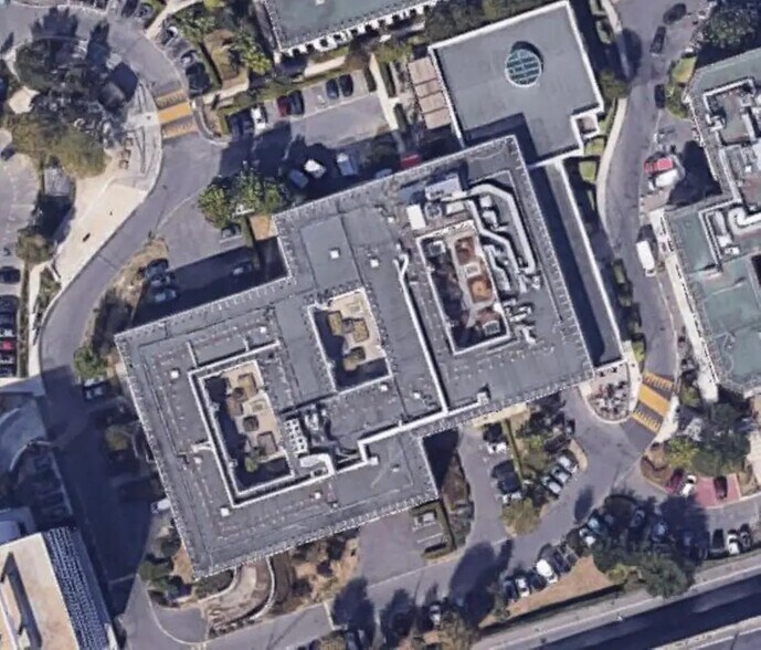 Office in Colombes for lease - Aerial - Image 3 of 5