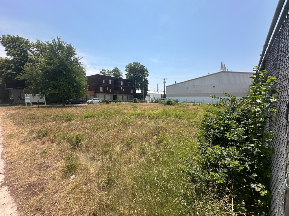 216 E Josephine St, San Antonio, TX for lease Building Photo- Image 1 of 6