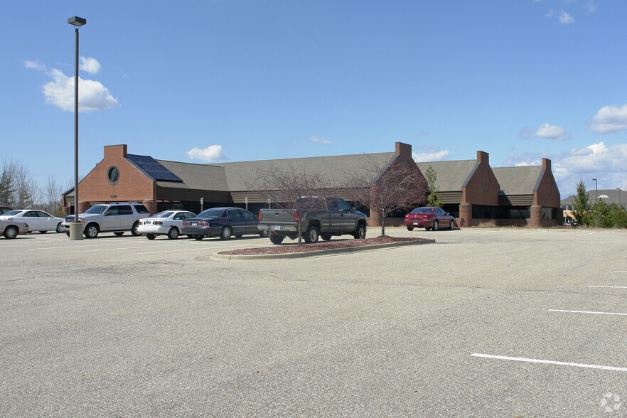 3205 Eagle Crest Dr Ne, Grand Rapids, MI for sale - Building Photo - Image 2 of 4