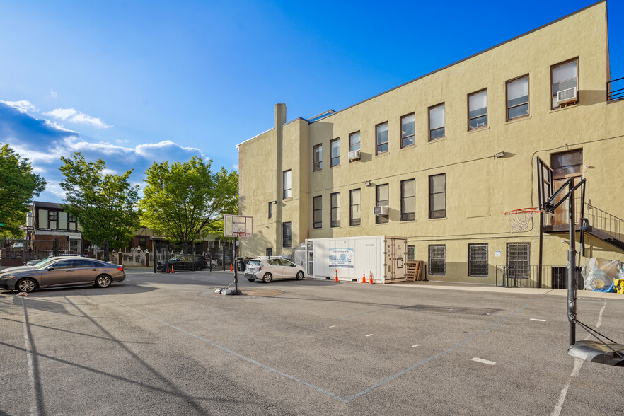 860 FOREST Ave, Bronx, NY for lease - Building Photo - Image 2 of 5