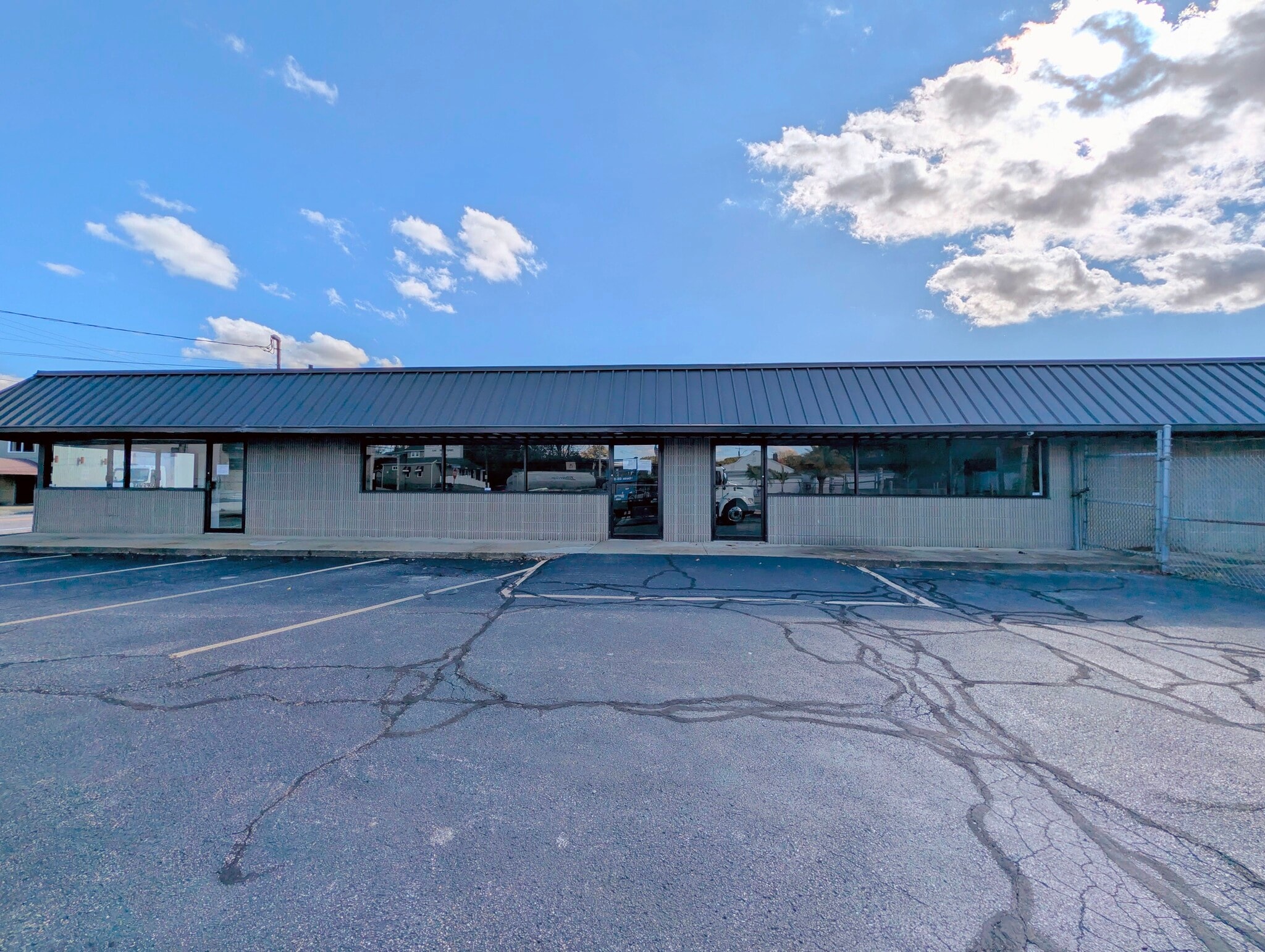 1122 Charles St, North Providence, RI for sale Primary Photo- Image 1 of 15