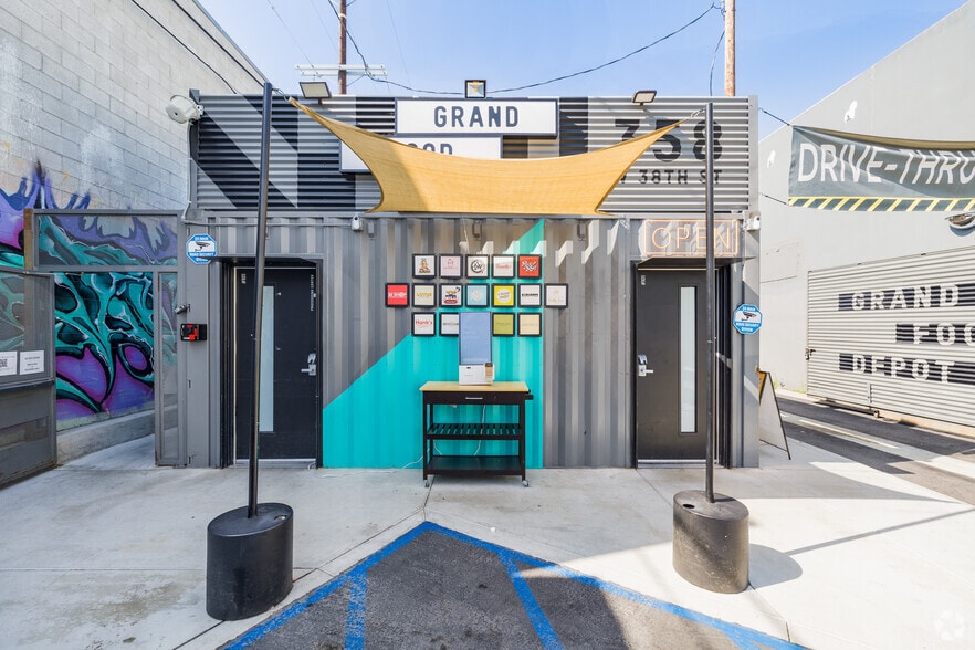 358 W 38th St, Los Angeles, CA for lease - Building Photo - Image 1 of 22