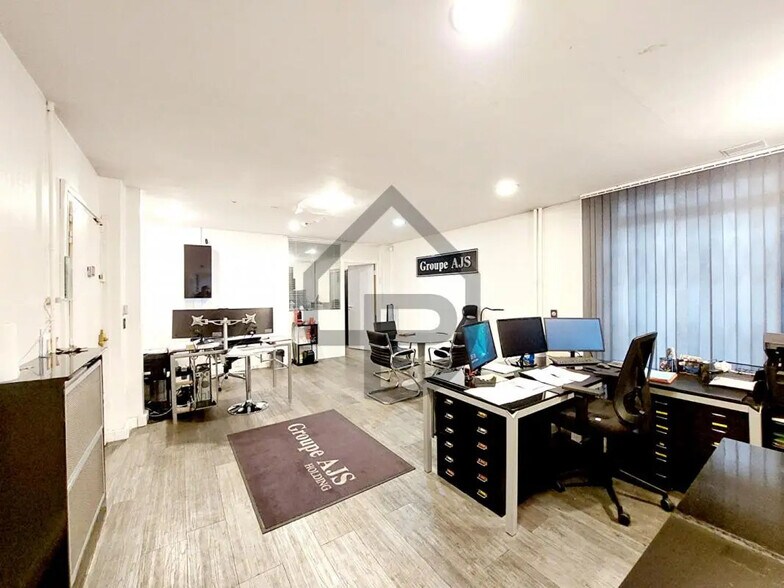 Office in Paris for lease - Interior Photo - Image 1 of 5