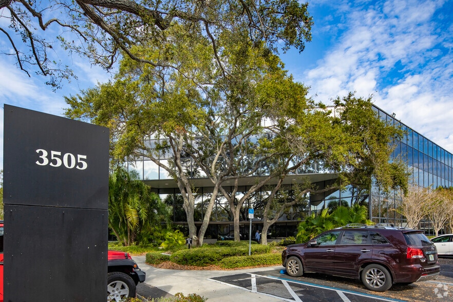 3505 E Frontage Rd, Tampa, FL for lease - Building Photo - Image 2 of 18