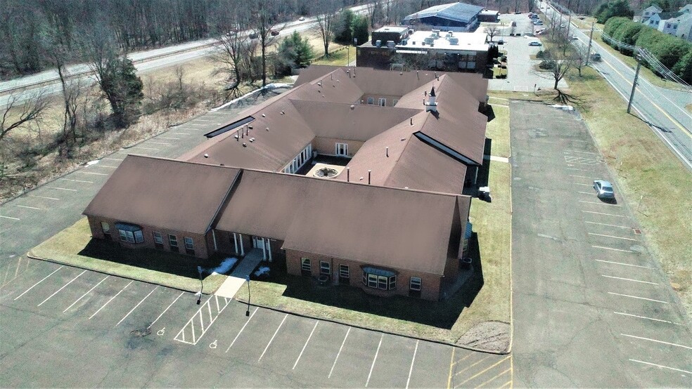 102-104 S Turnpike Rd, Wallingford, CT for lease - Building Photo - Image 2 of 6