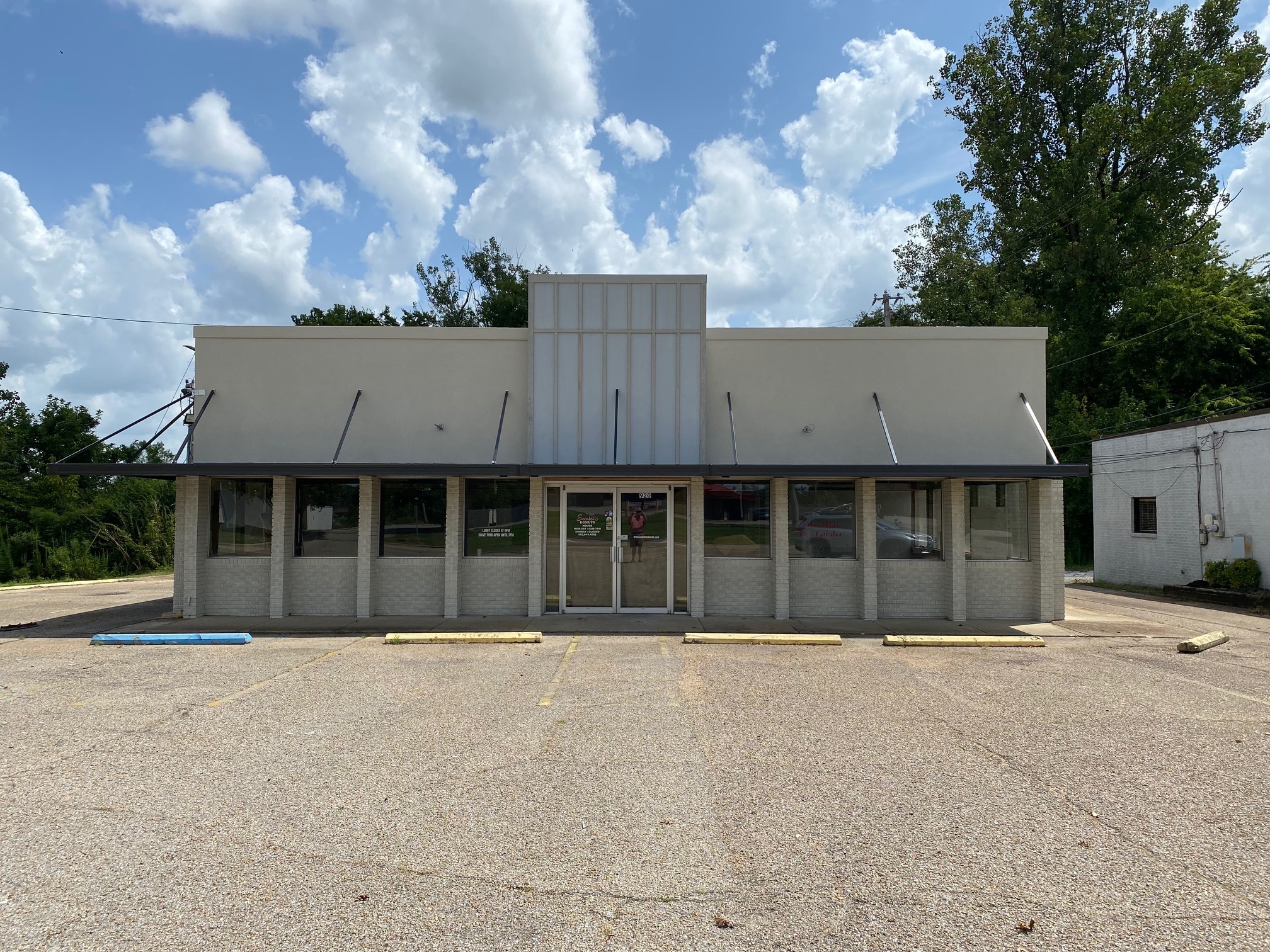 920 S Gloster St, Tupelo, MS for lease Building Photo- Image 1 of 12