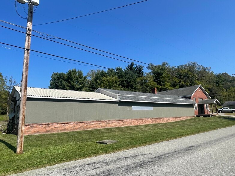 423 Wilpen Rd, Ligonier, IN for sale - Building Photo - Image 2 of 19