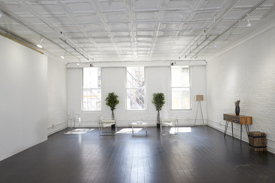 447 W 36th St, New York, NY for lease - Interior Photo - Image 2 of 9