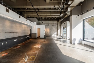 401-425 SW Morrison St, Portland, OR for lease Interior Photo- Image 2 of 9