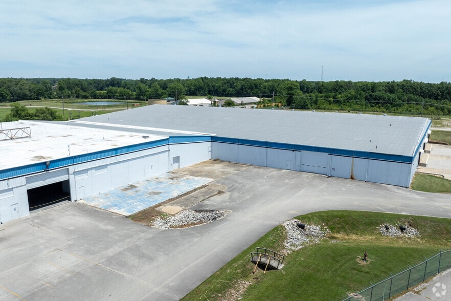 325 12th St SE, Linton, IN for lease - Building Photo - Image 2 of 22