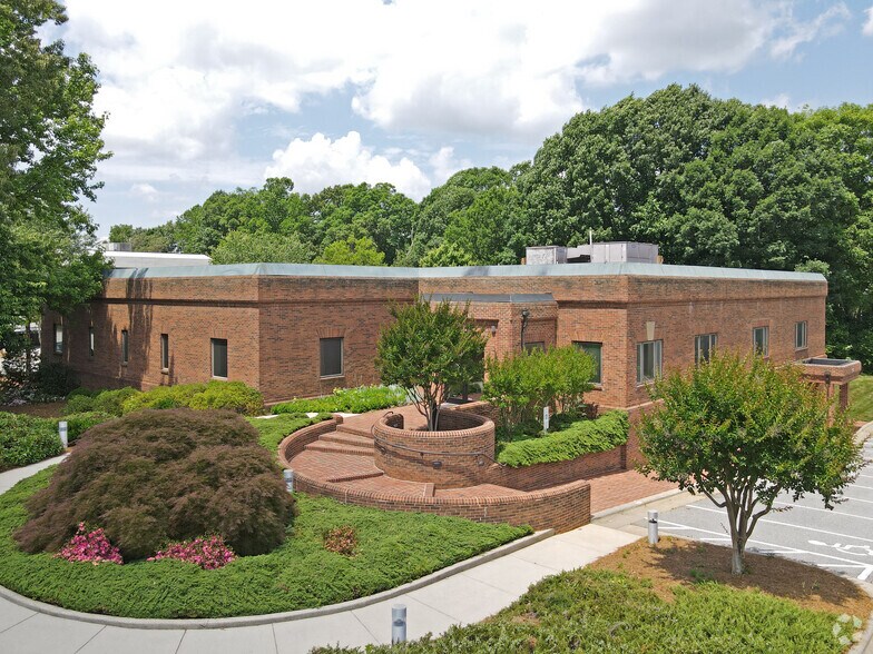 130 Charlois Blvd, Winston-Salem, NC for sale - Building Photo - Image 1 of 1