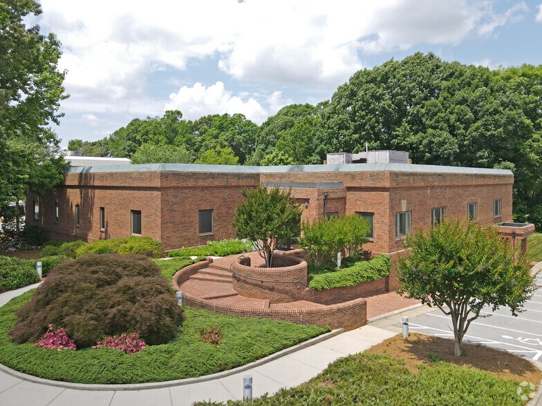 130 Charlois Blvd, Winston-Salem, NC for sale - Primary Photo - Image 1 of 1