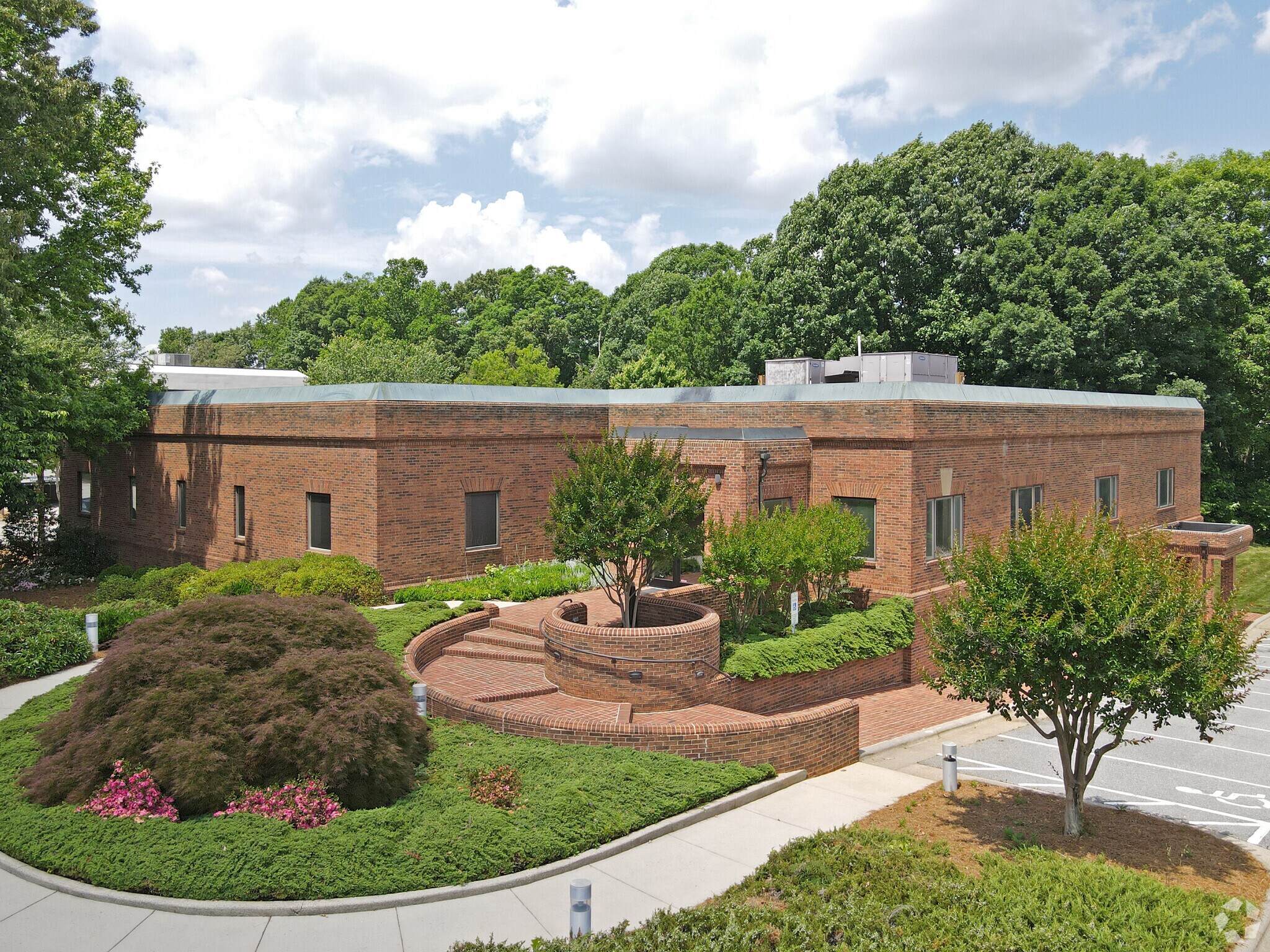 130 Charlois Blvd, Winston-Salem, NC for sale Building Photo- Image 1 of 1