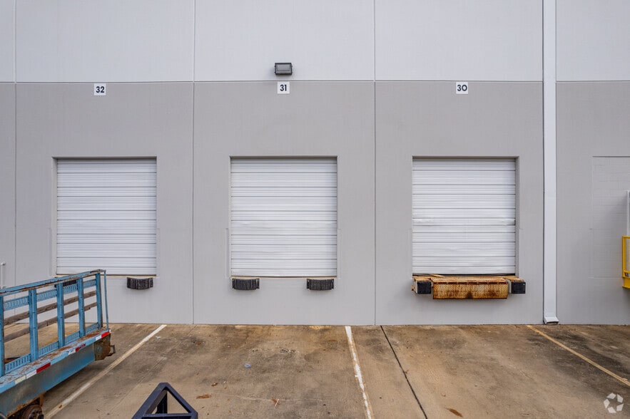 11711 Clay Rd, Houston, TX for lease - Building Photo - Image 3 of 7