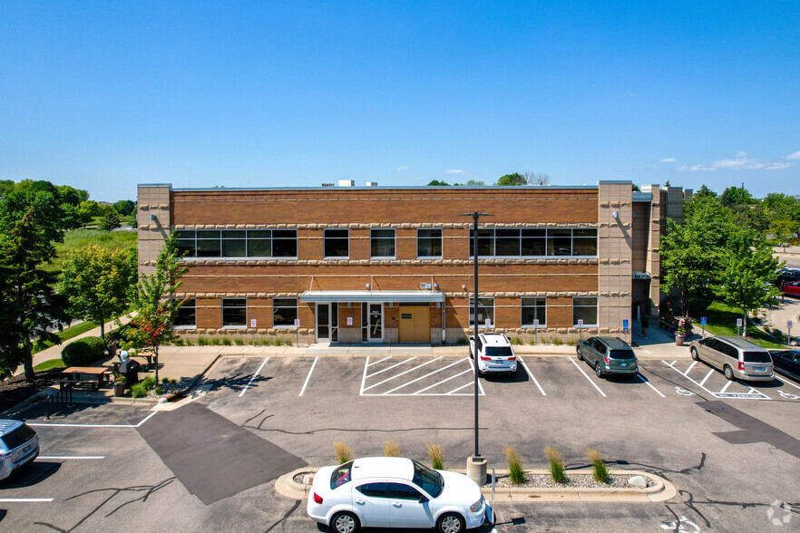 1215 Town Centre Dr, Eagan, MN for lease - Building Photo - Image 3 of 4