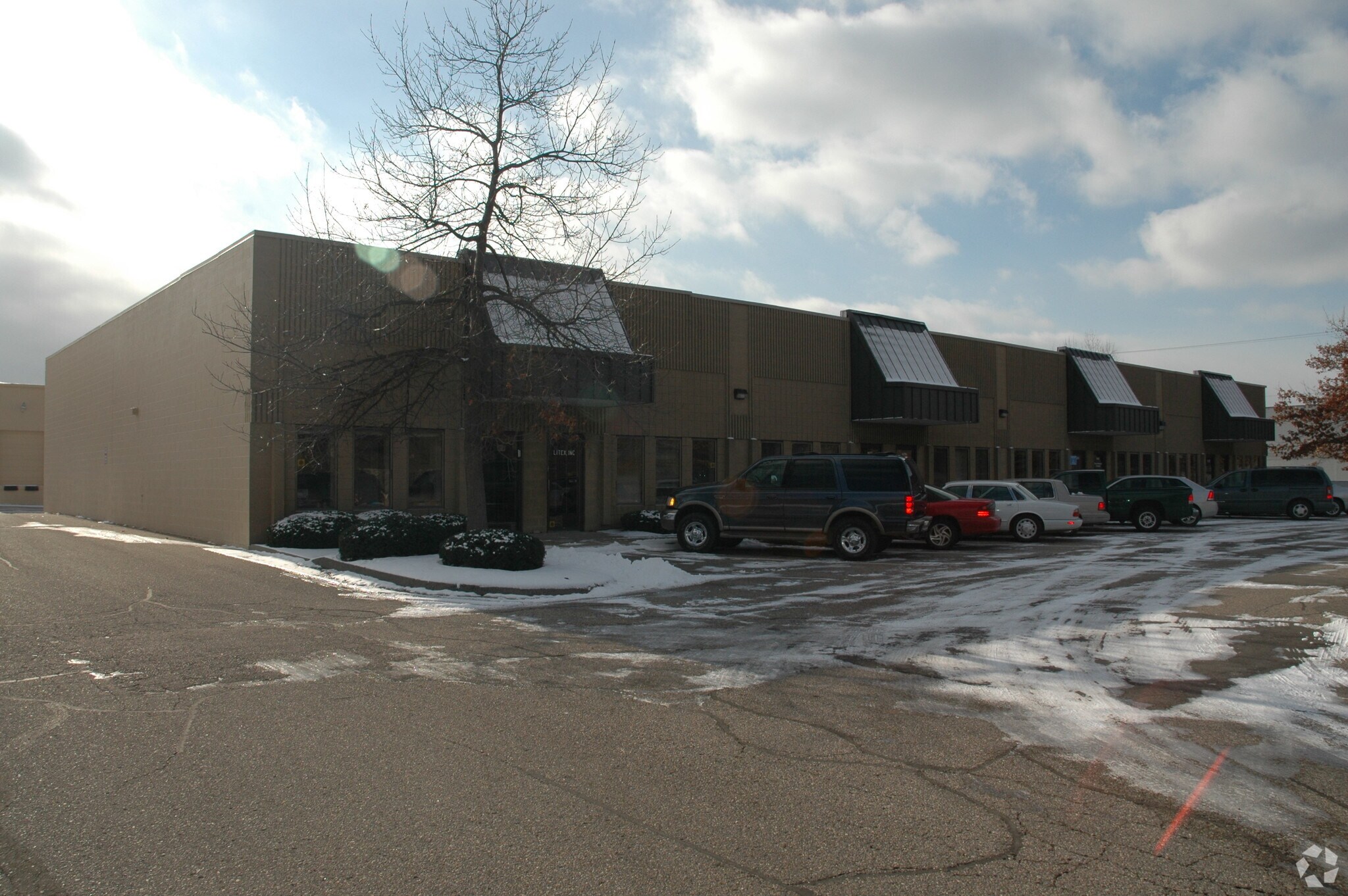 1675-1725 W Hamlin Rd, Rochester Hills, MI for sale Primary Photo- Image 1 of 1