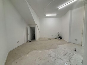 11-17A Imperial Arc, Brighton for lease Interior Photo- Image 2 of 3