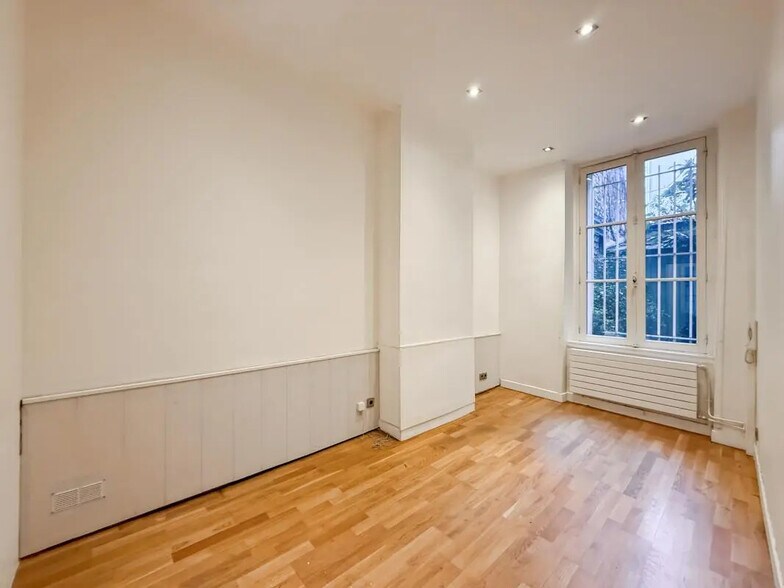 Office in Paris for lease - Building Photo - Image 2 of 5