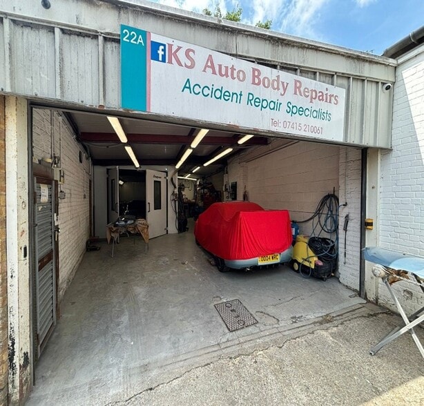 22-24B Holmethorpe Ave, Redhill for sale - Building Photo - Image 2 of 2