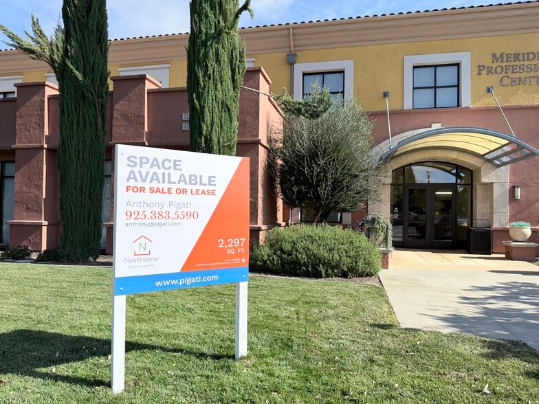 100 Cortona Way, Brentwood, CA for sale - Building Photo - Image 2 of 8