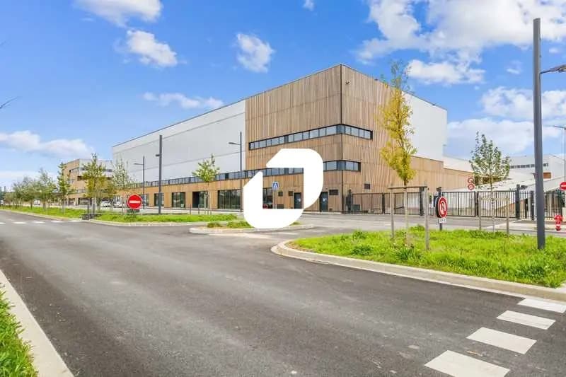 Retail in Tremblay-en-France for lease - Building Photo - Image 2 of 35