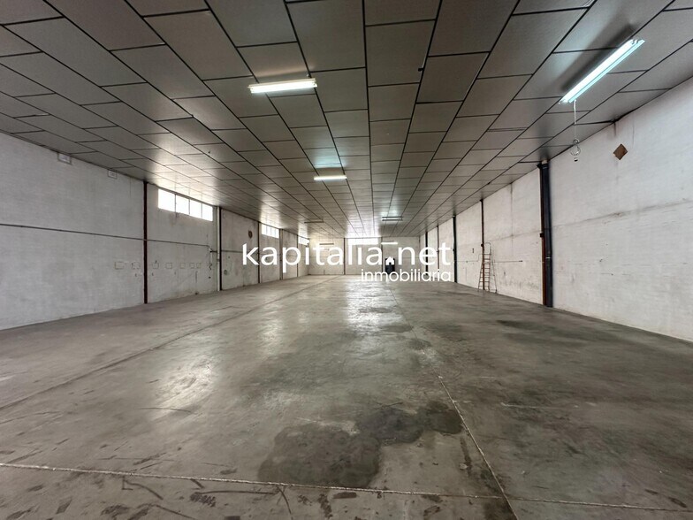 Industrial in València, Valencia for lease - Building Photo - Image 1 of 11