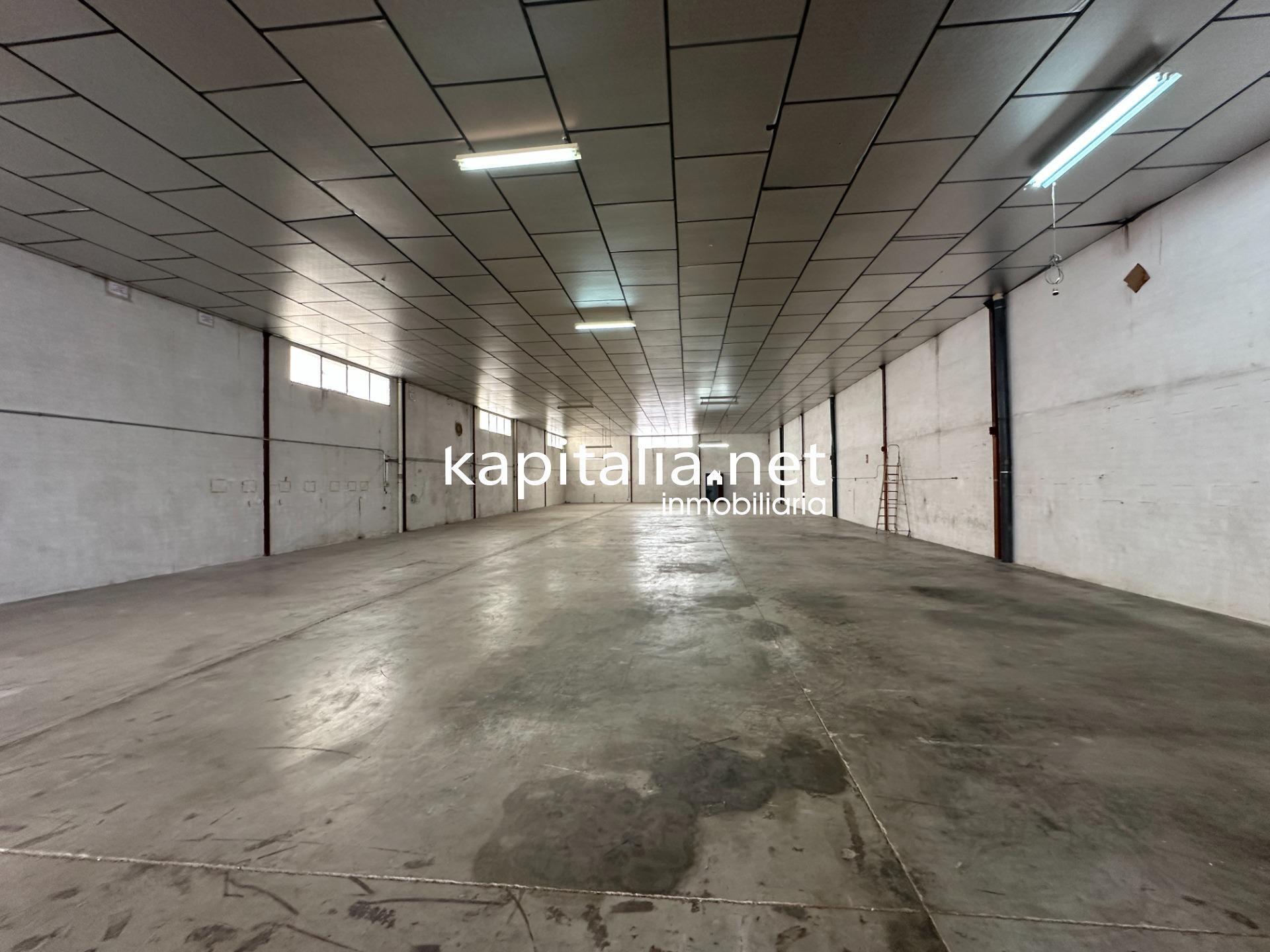 Industrial in València, Valencia for lease Building Photo- Image 1 of 12