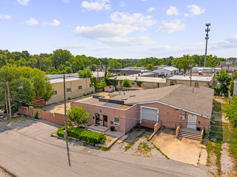 319 W 79th Ter, Kansas City, MO for lease - Building Photo - Image 2 of 19