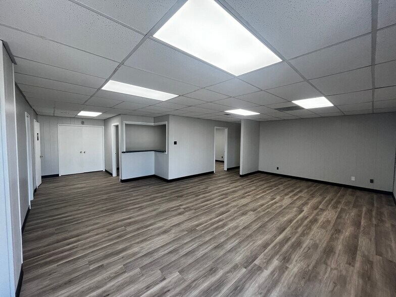 614 Easy St, Garland, TX for lease - Building Photo - Image 3 of 8