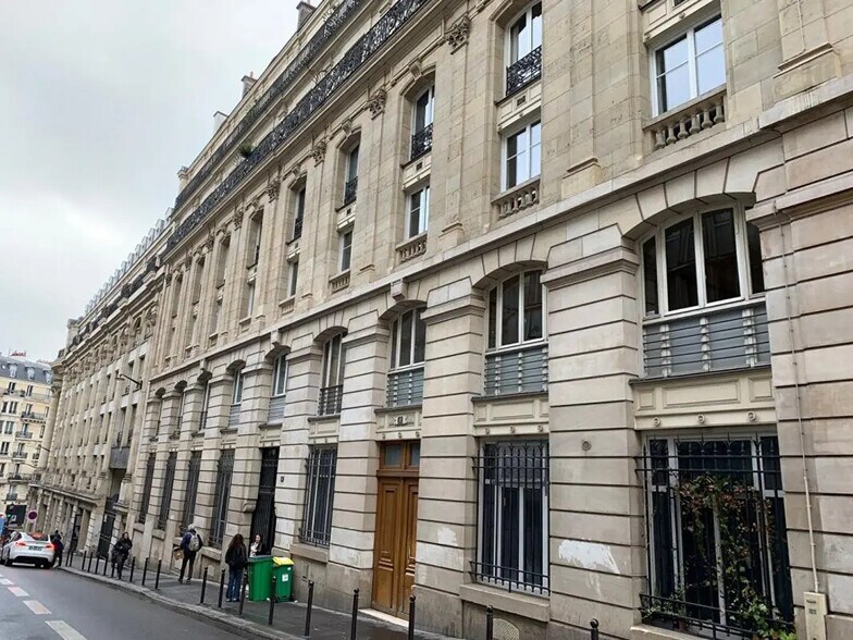Office in Paris for lease - Building Photo - Image 1 of 6