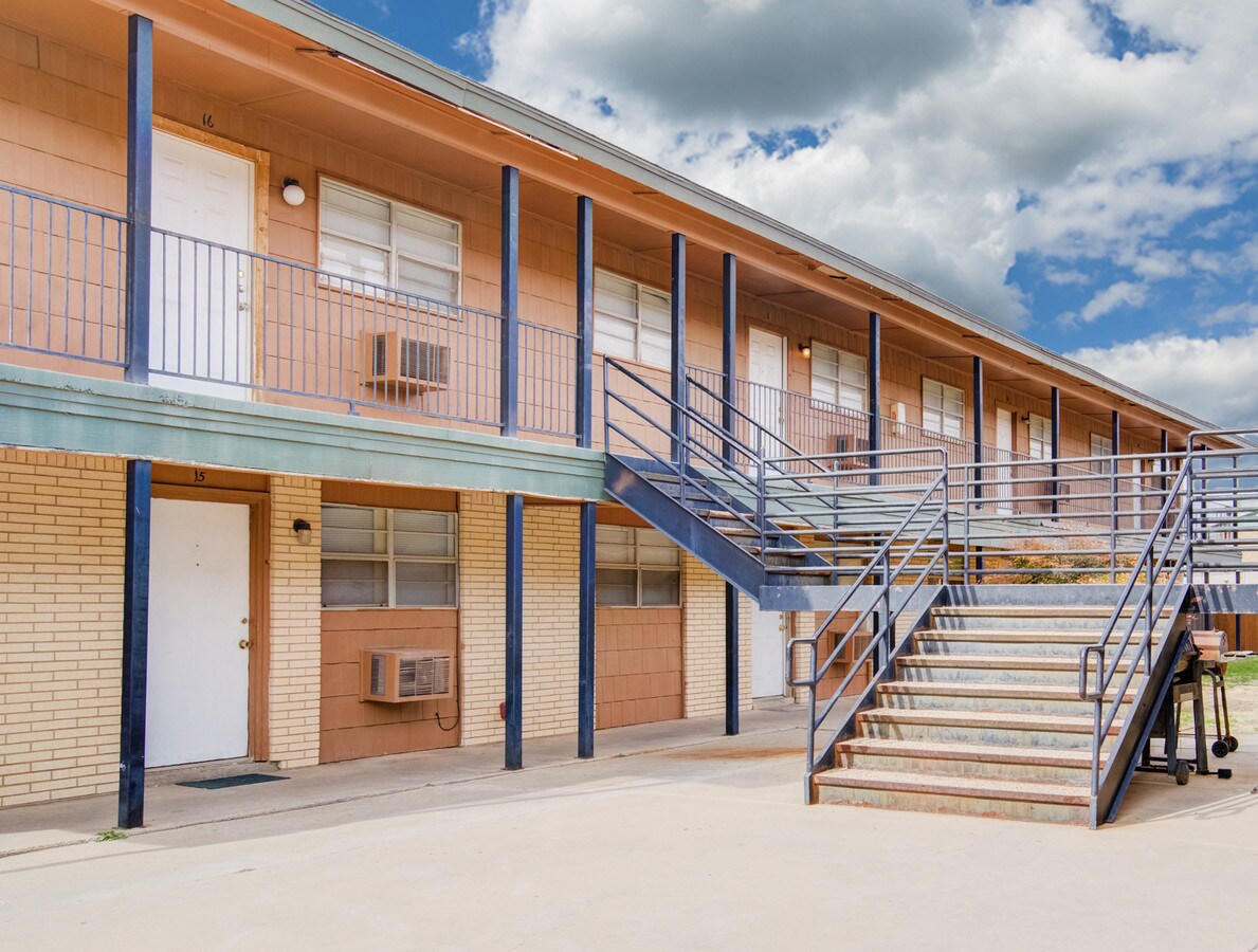 7410 Quaker Ave, Lubbock, TX 79424