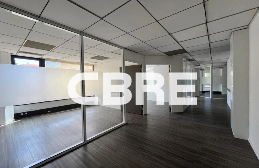 Office in Cannes for lease - Interior Photo - Image 2 of 10