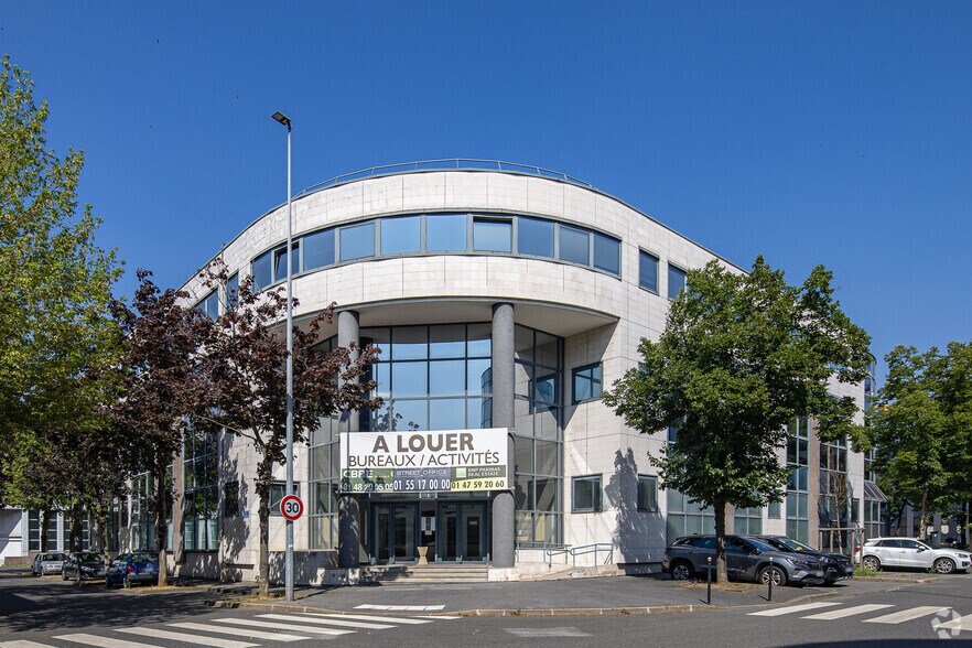 Office in Clichy for lease - Primary Photo - Image 1 of 2