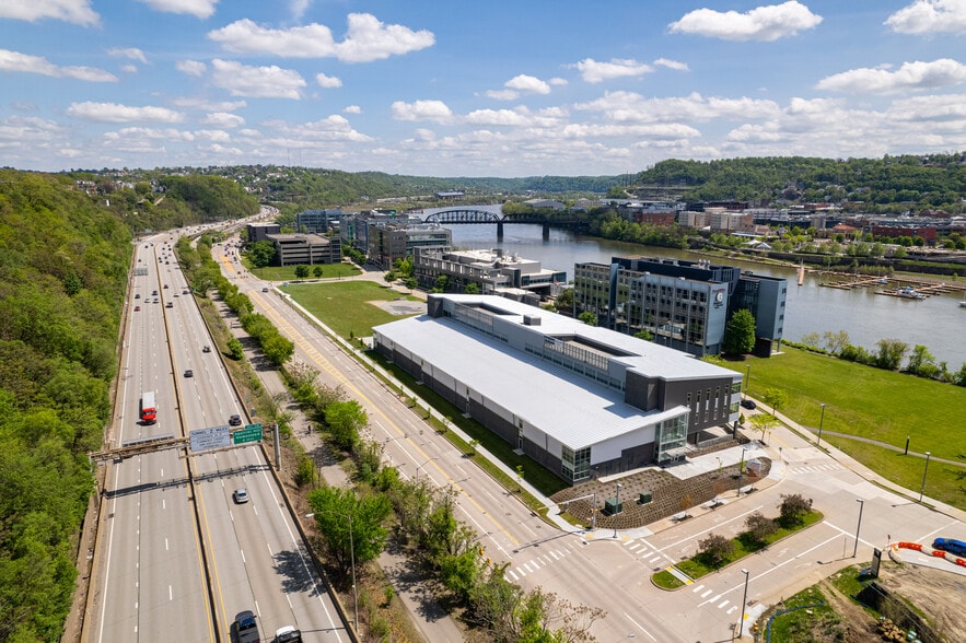709 Technology Dr, Pittsburgh, PA for lease - Building Photo - Image 3 of 8