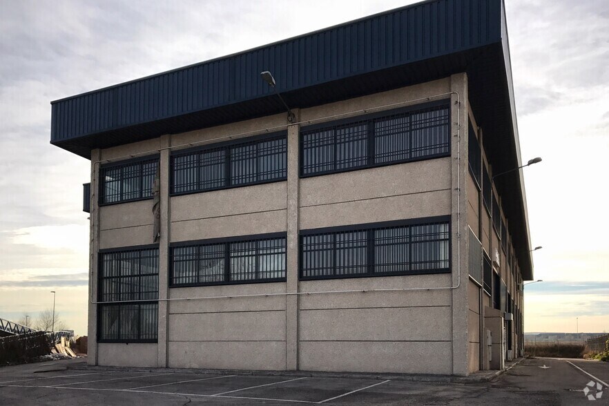 Industrial in Fuenlabrada, Madrid for lease - Primary Photo - Image 1 of 2