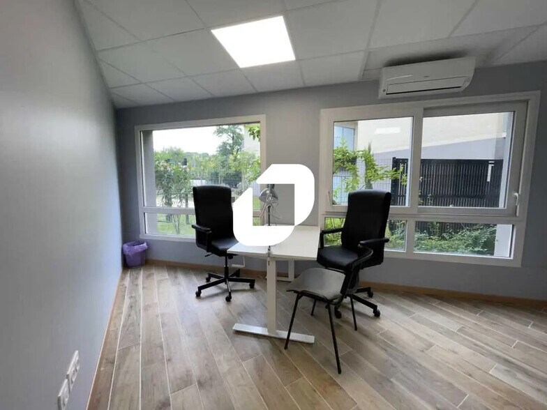 Office in Pessac for lease - Interior Photo - Image 3 of 16