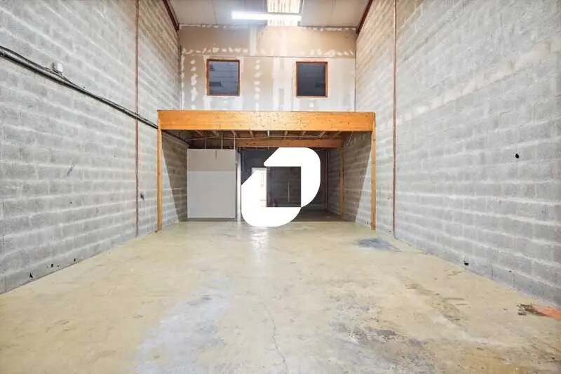 Flex in Grigny for lease - Interior Photo - Image 2 of 9