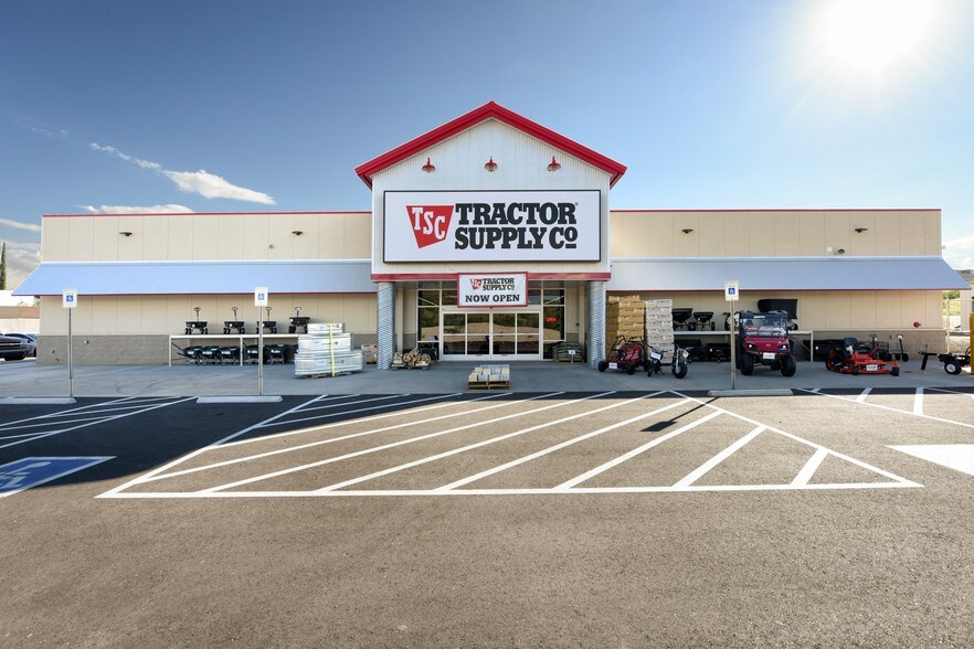 Tractor Supply, Nogales, AZ for sale - Building Photo - Image 1 of 1