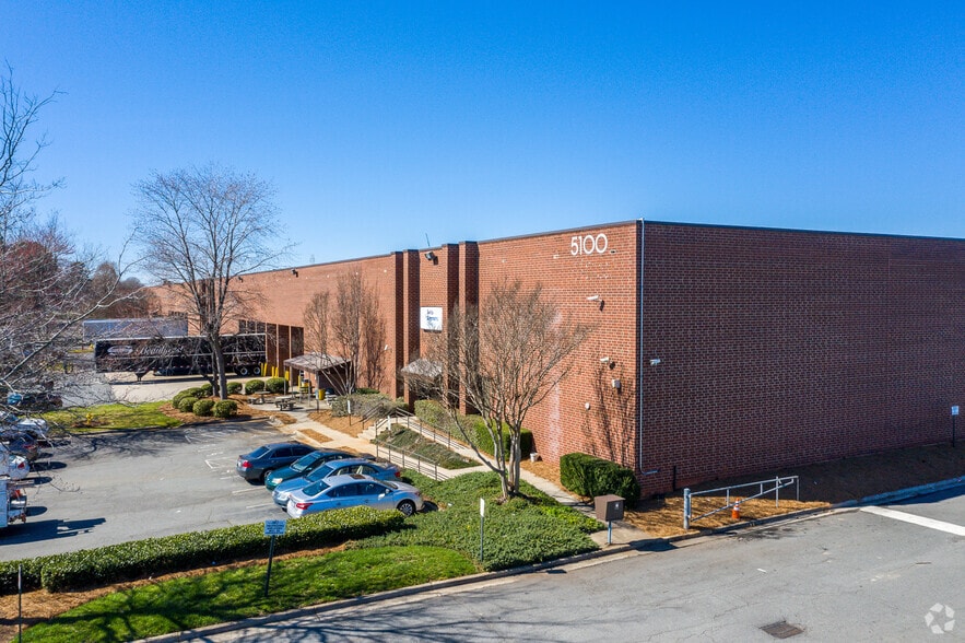 5100 W WT Harris Blvd, Charlotte, NC for lease - Primary Photo - Image 1 of 1