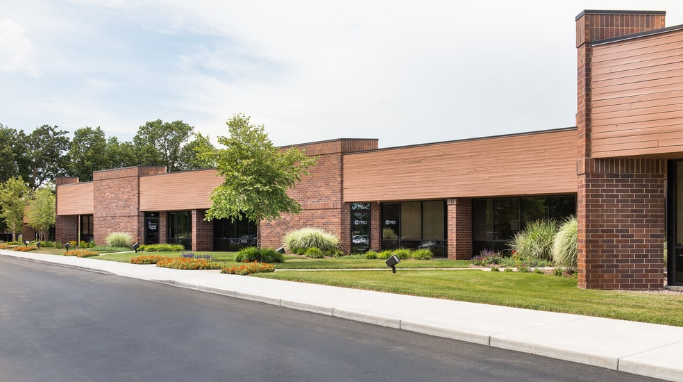 150 N Patrick Blvd, Brookfield, WI for lease - Building Photo - Image 2 of 6