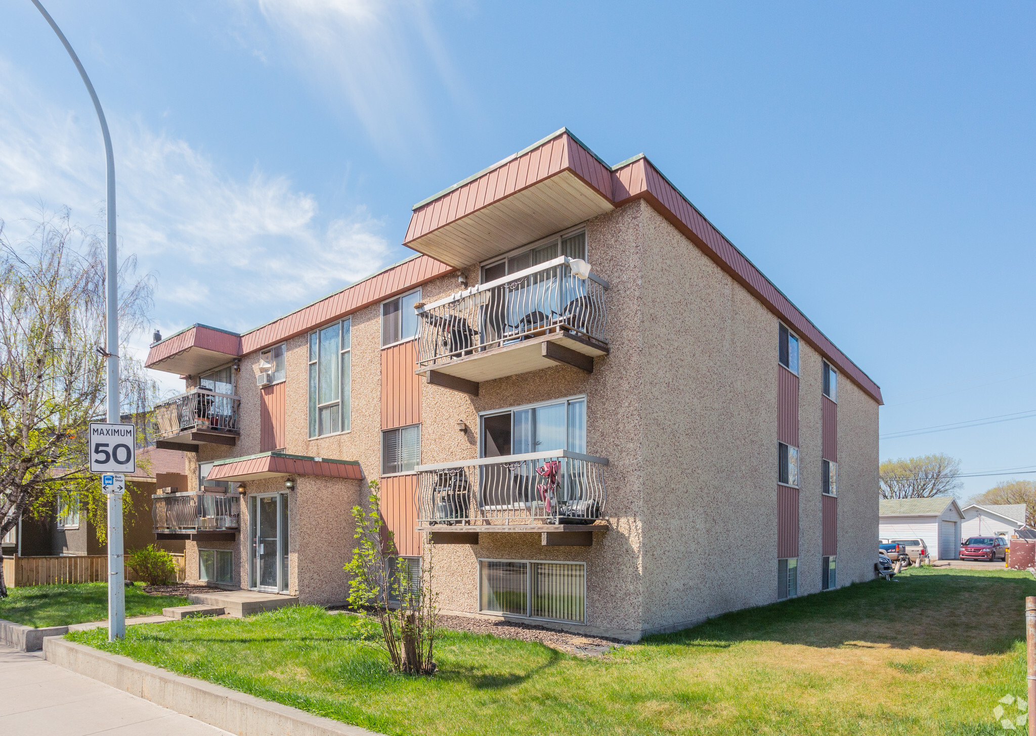 12444 82nd St NW, Edmonton, AB for sale Primary Photo- Image 1 of 2