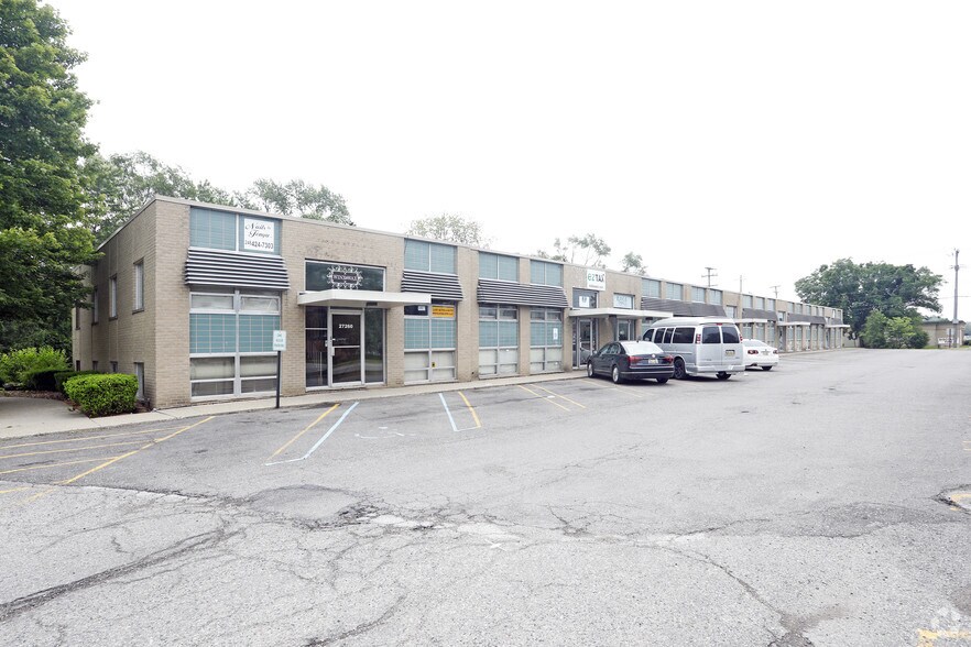 2720827260 Southfield Rd, Lathrup Village, MI 48076