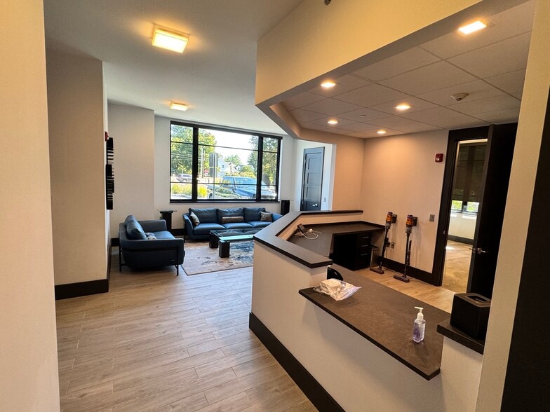 240 Paramus Rd, Ridgewood, NJ for lease - Lobby - Image 2 of 5