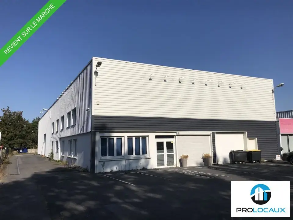 Flex in Creil for lease Building Photo- Image 1 of 6