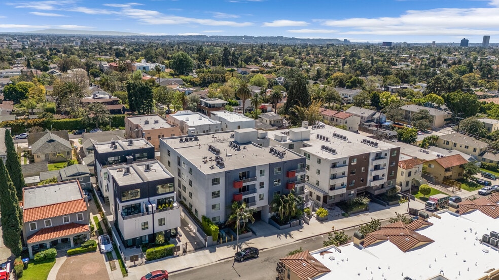 5026 Rosewood Ave, Los Angeles, CA for sale - Building Photo - Image 3 of 14