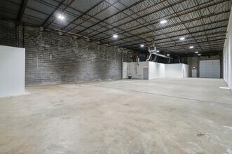 7401-7403 Lockport Pl, Lorton, VA for lease Interior Photo- Image 2 of 4