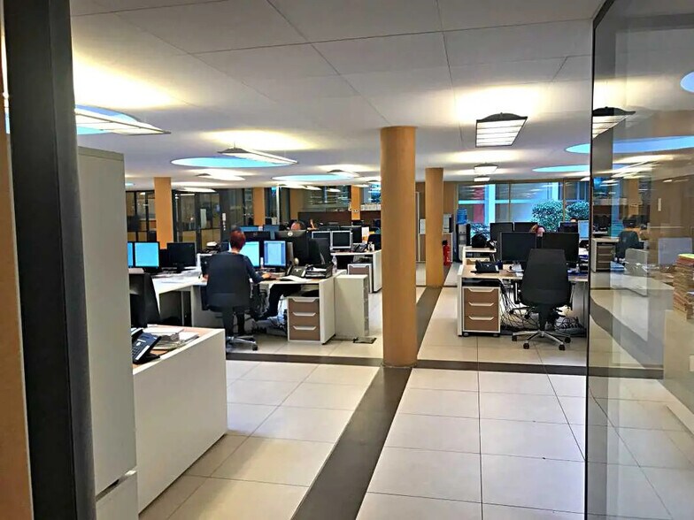 Office in Paris for sale - Interior Photo - Image 2 of 6