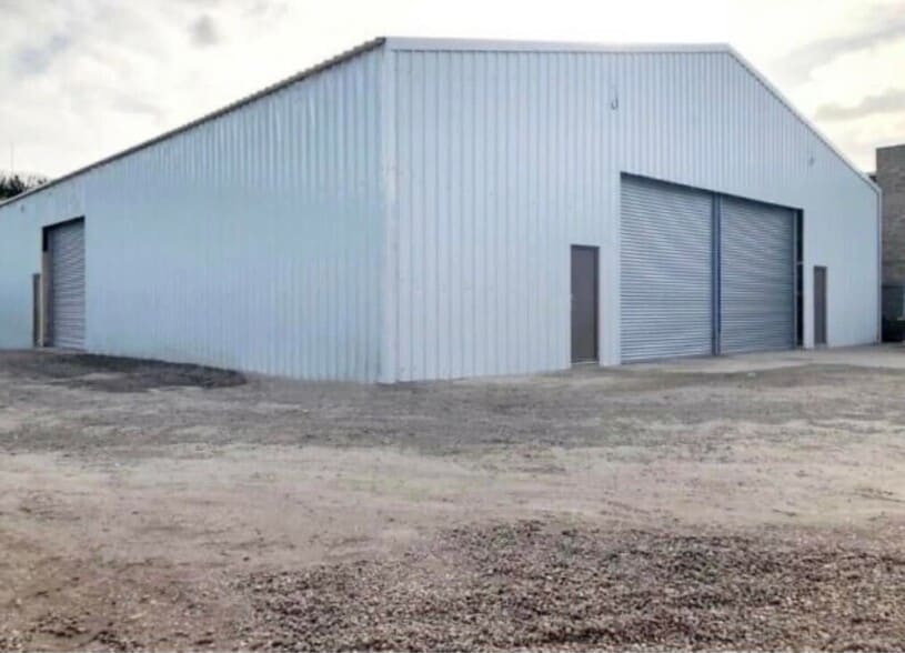 2 Manor Way, Swanscombe for lease - Building Photo - Image 1 of 5