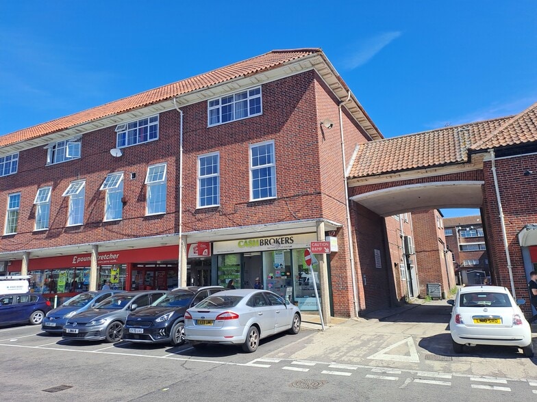 8A Church Rd, Welwyn Garden City for lease - Building Photo - Image 1 of 9